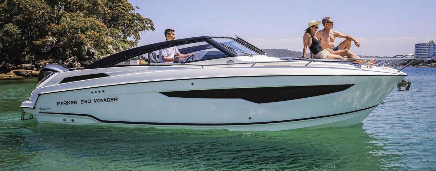 Day Cruiser with outboard – PARKER 850 VOYAGER