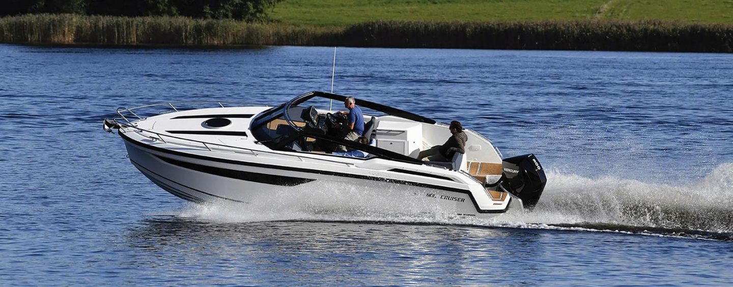 PARKER 800 CRUISER – Two-in-one day boat & overnighter