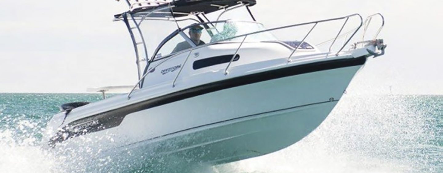 https://boatgoldcoast.com.au/wp-content/uploads/2022/10/white-outboard-motor-power-boat-planing-at-speed-offshore-fishing-rods-in-holders-1440x564_c.jpg